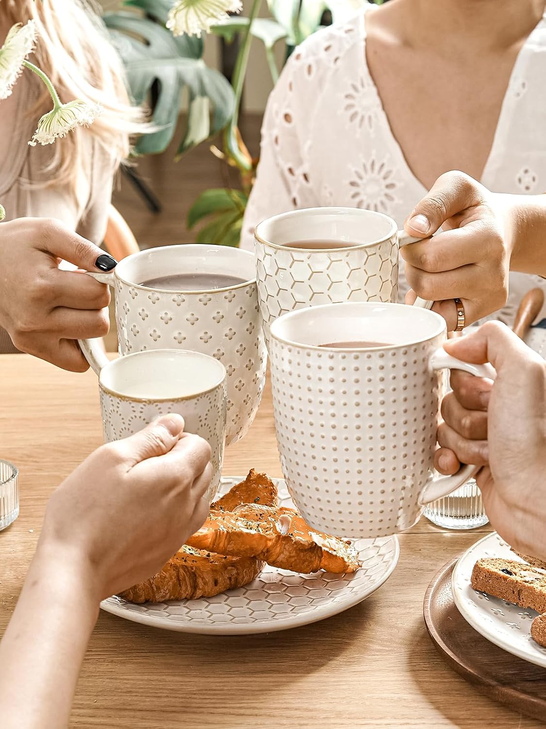 LE TAUCI Ceramic Coffee Mugs Set of 4, 16 oz, Embossed, Arctic White