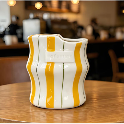 Ceramic Coffee 16oz Mug Hand-Painted Espresso Cup，with Sip Hole and Brush Retro Ceramic Travel Mug For Kitchen, Dining，Microwave Safe (Spotted cream)