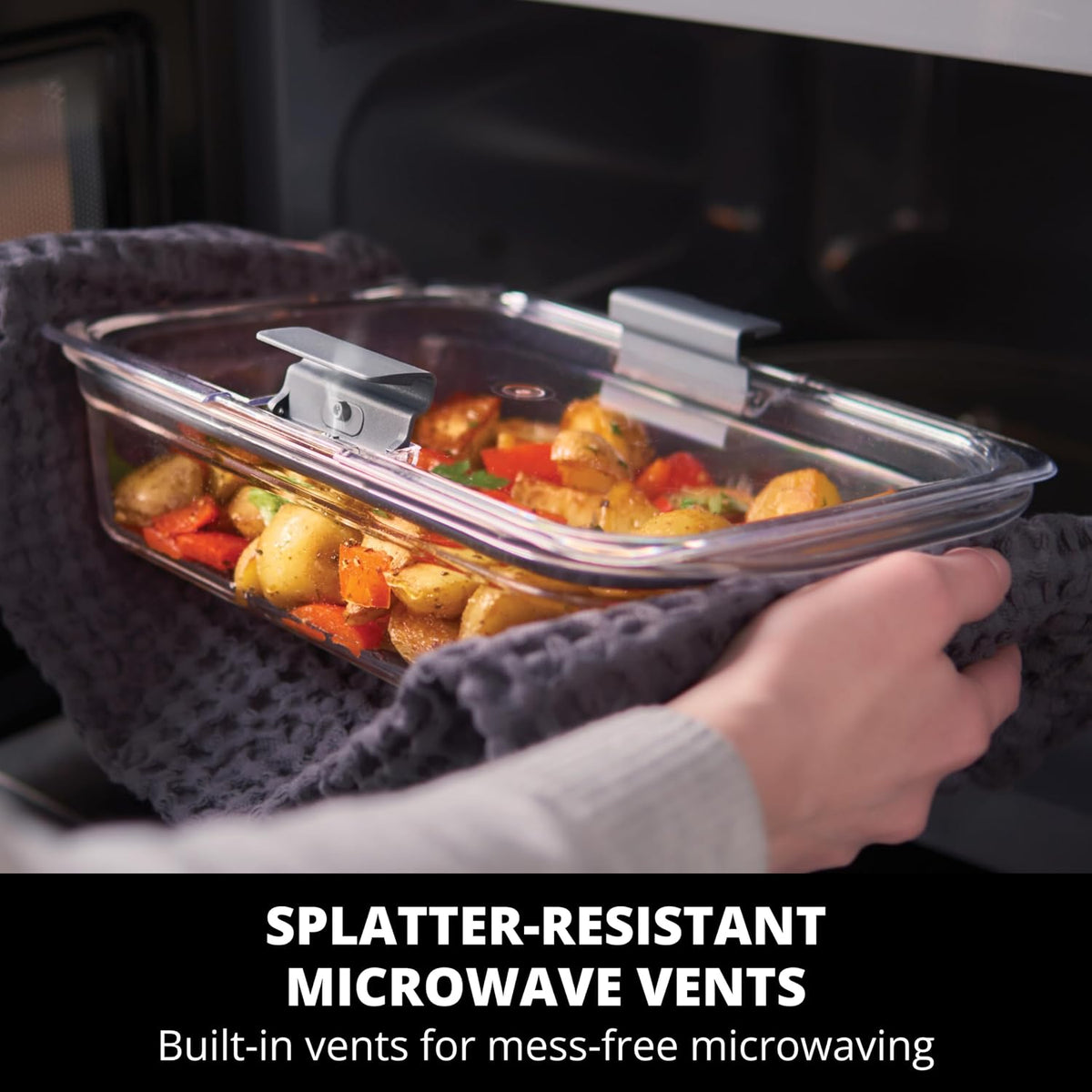 Rubbermaid Brilliance Glass Storage 4.7-Cup Food Containers with Lids Set of 3 Clear